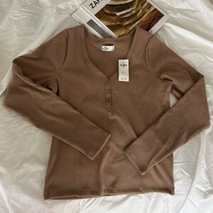Hollister Brown Ribbed Henley
